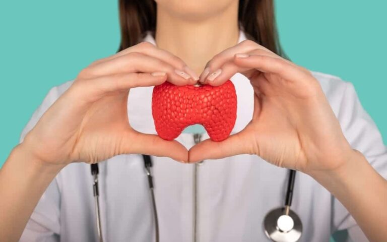 Reposição hormonal após tireoidectomia: como é feita e por que é essencial
